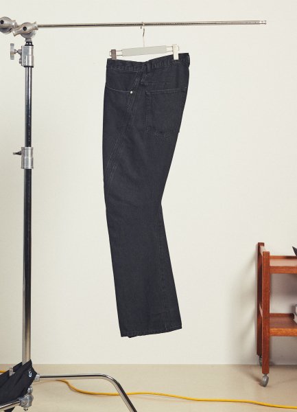 <img class='new_mark_img1' src='https://img.shop-pro.jp/img/new/icons14.gif' style='border:none;display:inline;margin:0px;padding:0px;width:auto;' />3D TWISTED JEANS <br>(FADED BLACK)