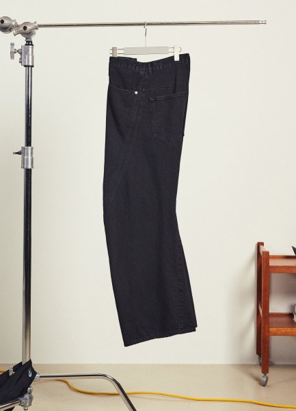 <img class='new_mark_img1' src='https://img.shop-pro.jp/img/new/icons14.gif' style='border:none;display:inline;margin:0px;padding:0px;width:auto;' />3D TWISTED WIDE LEG JEANS <br>(FADED BLACK)