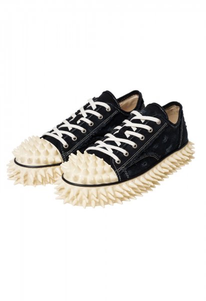 <img class='new_mark_img1' src='https://img.shop-pro.jp/img/new/icons14.gif' style='border:none;display:inline;margin:0px;padding:0px;width:auto;' />SPIKY CANVAS SNEAKER<br>(BLACK)