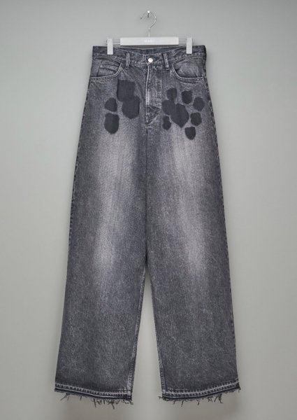 <img class='new_mark_img1' src='https://img.shop-pro.jp/img/new/icons14.gif' style='border:none;display:inline;margin:0px;padding:0px;width:auto;' />MASU BOYS  EMBLEM BAGGY JEANS<br>(BLACK)