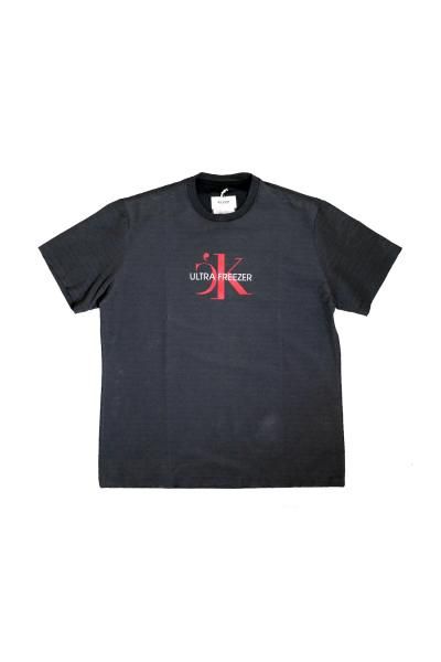 <img class='new_mark_img1' src='https://img.shop-pro.jp/img/new/icons14.gif' style='border:none;display:inline;margin:0px;padding:0px;width:auto;' />ULTRA FREEZER PRINT T-SHIRT<br>(BLACK)