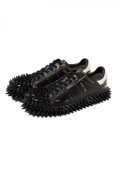 <img class='new_mark_img1' src='https://img.shop-pro.jp/img/new/icons14.gif' style='border:none;display:inline;margin:0px;padding:0px;width:auto;' />SPIKY LEATHER SNEAKER<br>(BLACK)
