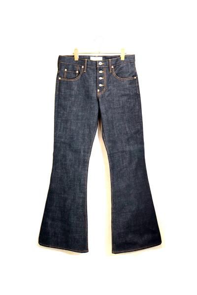 <img class='new_mark_img1' src='https://img.shop-pro.jp/img/new/icons14.gif' style='border:none;display:inline;margin:0px;padding:0px;width:auto;' />CLASSIC FLARED DENIM PANTS<br>(RIGID INDIGO)