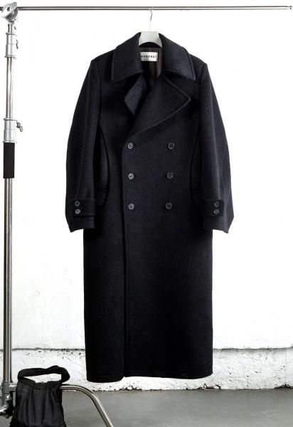 <img class='new_mark_img1' src='https://img.shop-pro.jp/img/new/icons14.gif' style='border:none;display:inline;margin:0px;padding:0px;width:auto;' />DOUBLE BREASTED COAT<br>(BLACK)