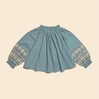 <img class='new_mark_img1' src='https://img.shop-pro.jp/img/new/icons14.gif' style='border:none;display:inline;margin:0px;padding:0px;width:auto;' />ApolinaMeera Blouse - Bluebell