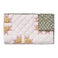 <img class='new_mark_img1' src='https://img.shop-pro.jp/img/new/icons14.gif' style='border:none;display:inline;margin:0px;padding:0px;width:auto;' />PROJEKTITYYNY LUMI PATCHWORK BABY QUILT