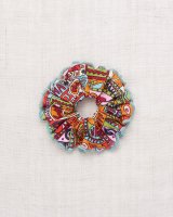 <img class='new_mark_img1' src='https://img.shop-pro.jp/img/new/icons14.gif' style='border:none;display:inline;margin:0px;padding:0px;width:auto;' />Misha and Puff Scrunchie Red Flame Groovy Paisley