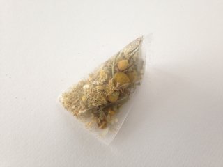 trip  / yellow (tea bag)