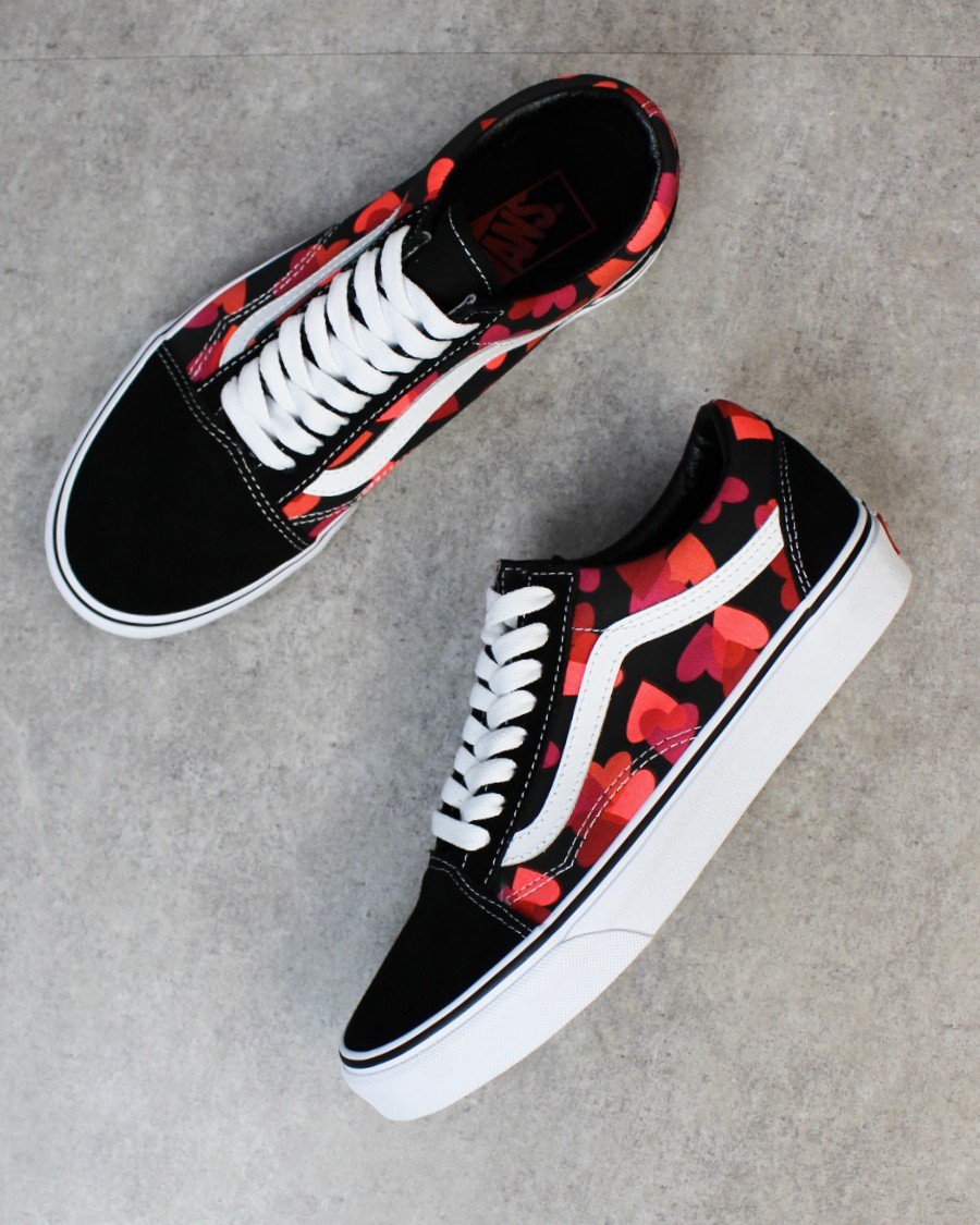 vans black and white skull