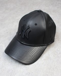 New Era New York Yankees 9Forty PU Leather Strapback Cap Black/Black - Women's