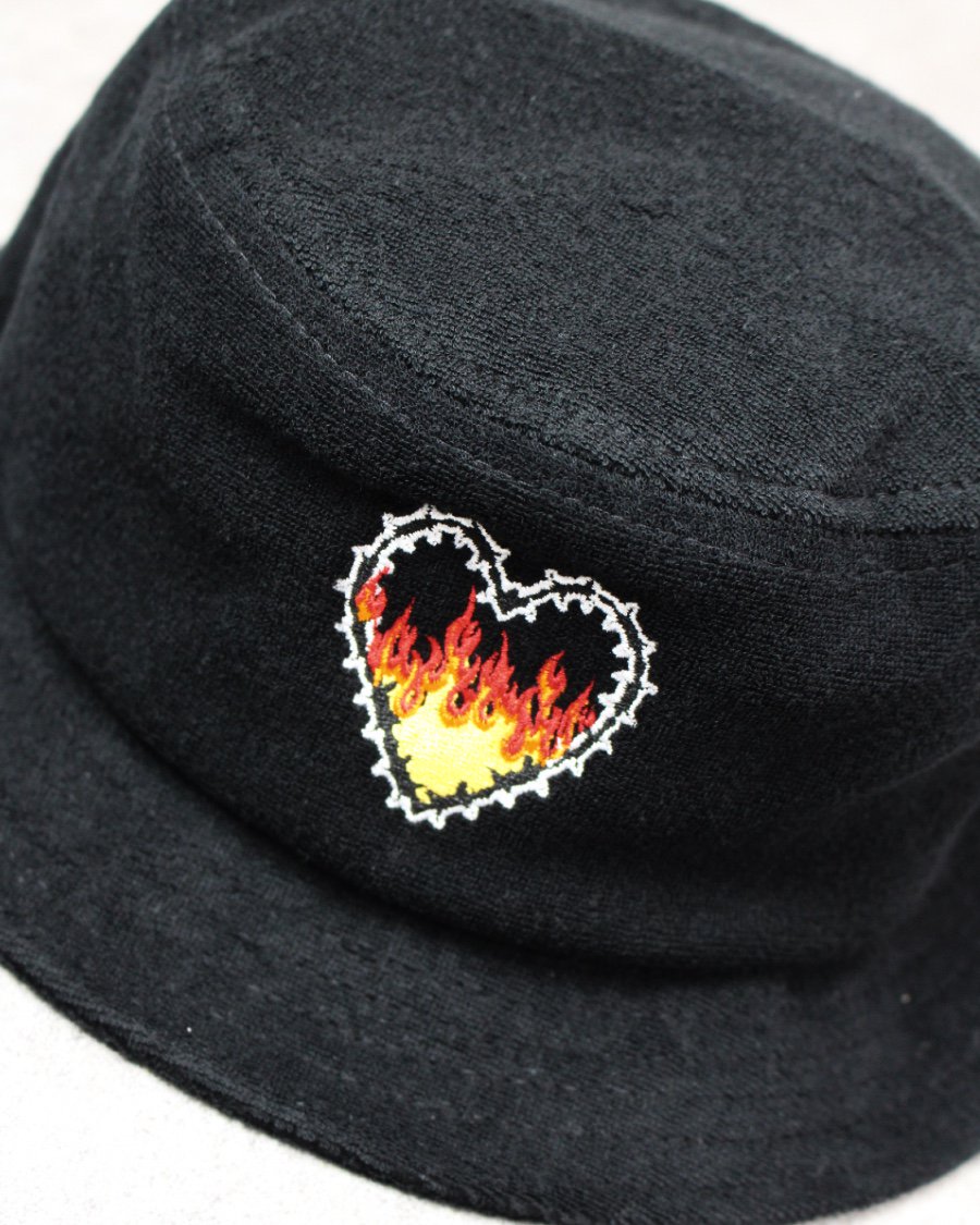 EN.ES Heart Flame Bucket Hat