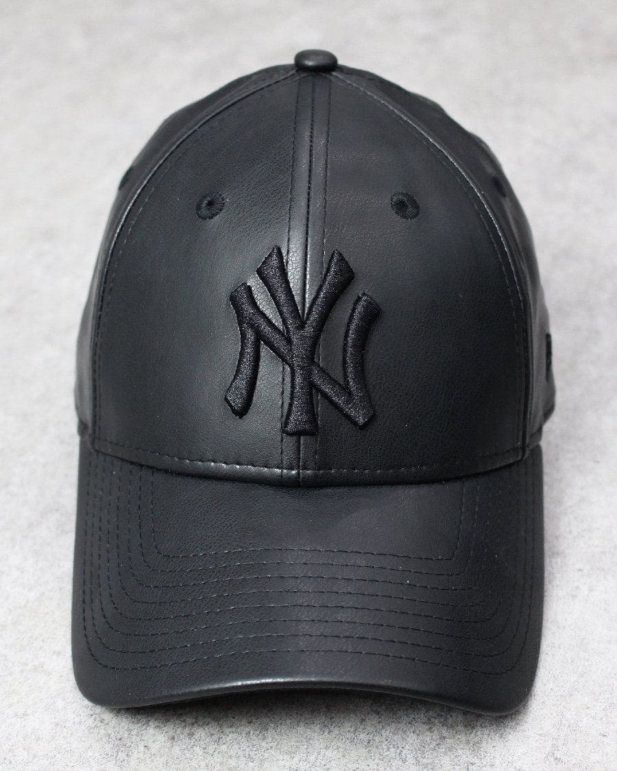New Era New York Yankees 9Forty PU Leather Strapback Cap 