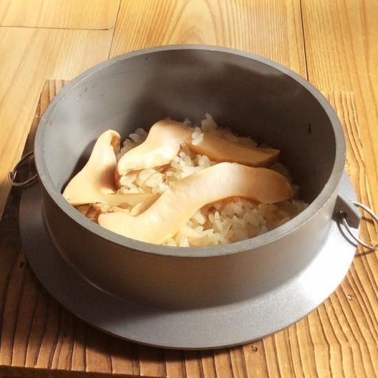 岩手県久慈市産【つぼみ、特産品、松茸】194g Amazon.co.jp: 国産松茸 100g 極上松茸 マツタケ つぼみ・開き