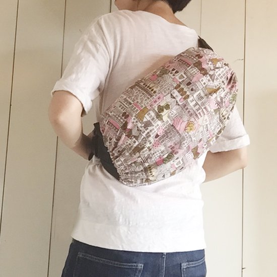 カラフルでキュートな外出時に便利な抱っこ紐収納ケースの商品ページ ハンドメイドベビー雑貨nekofukurou