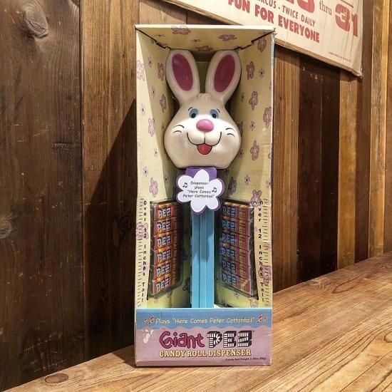 PEZ ペッツ　ダイカット　バニー PEZ ペッツ イースターシリーズ、座っている白バニー、2022年版