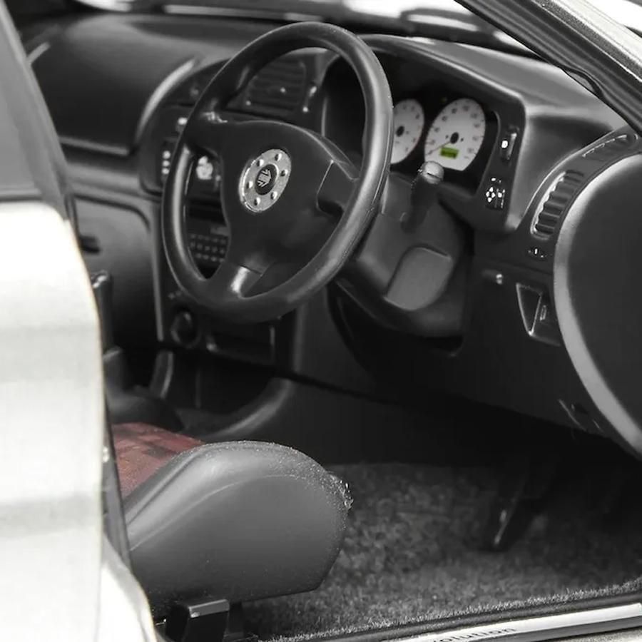 ミニカー モーターヘリックス 1/18スケール M84001 三菱 Mitsubishi