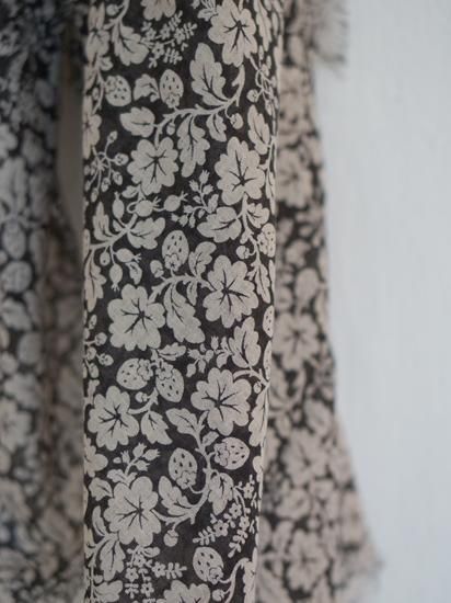 R&D.M.Co-(オールドマンズテーラー)WILD BERRY GAUZE SHAWL