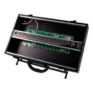 Make Noise | 4 Zone CV Bus Case<img class='new_mark_img2' src='https://img.shop-pro.jp/img/new/icons5.gif' style='border:none;display:inline;margin:0px;padding:0px;width:auto;' />