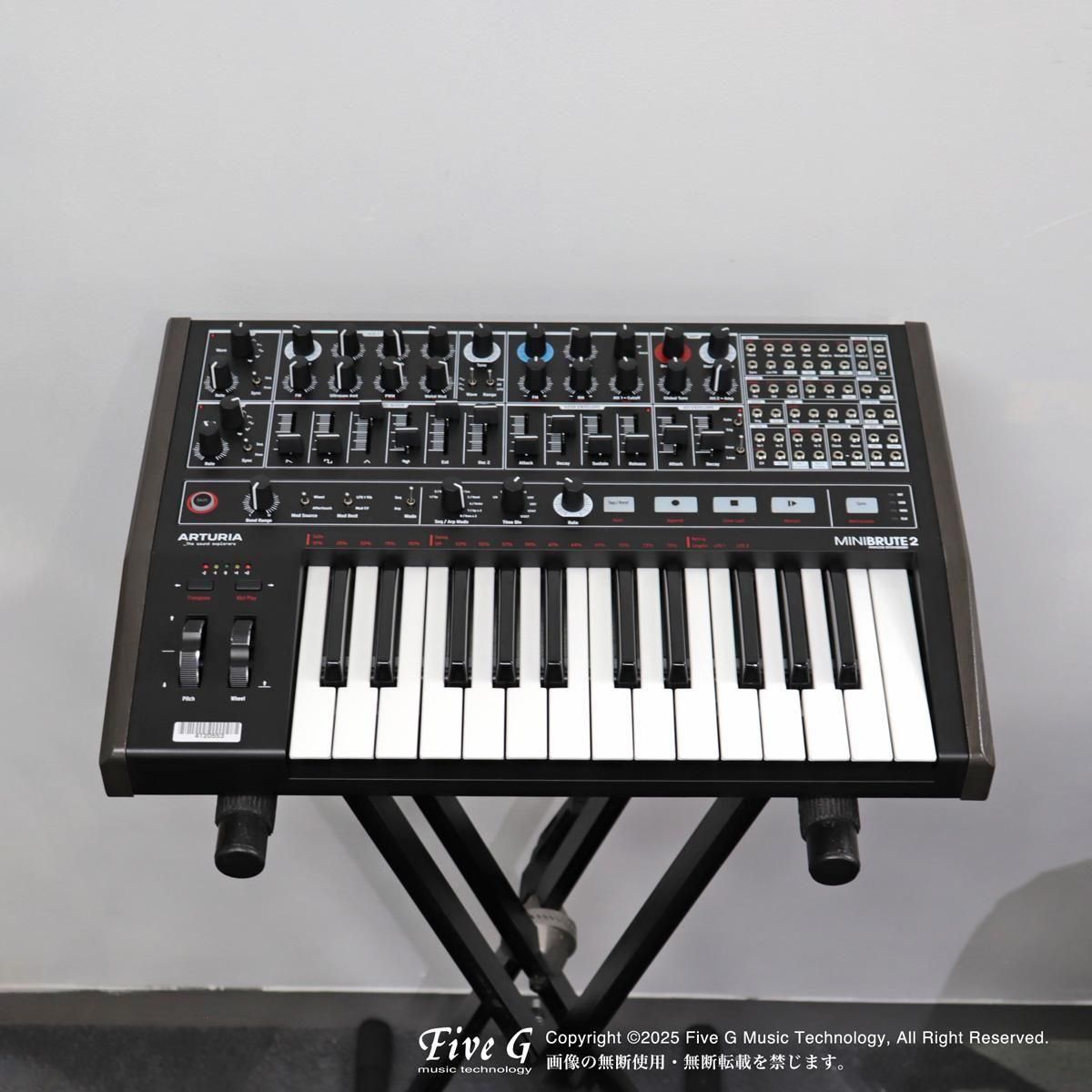 Arturia「MiniBrute V」生々しいアナログ感はそのままにモノから