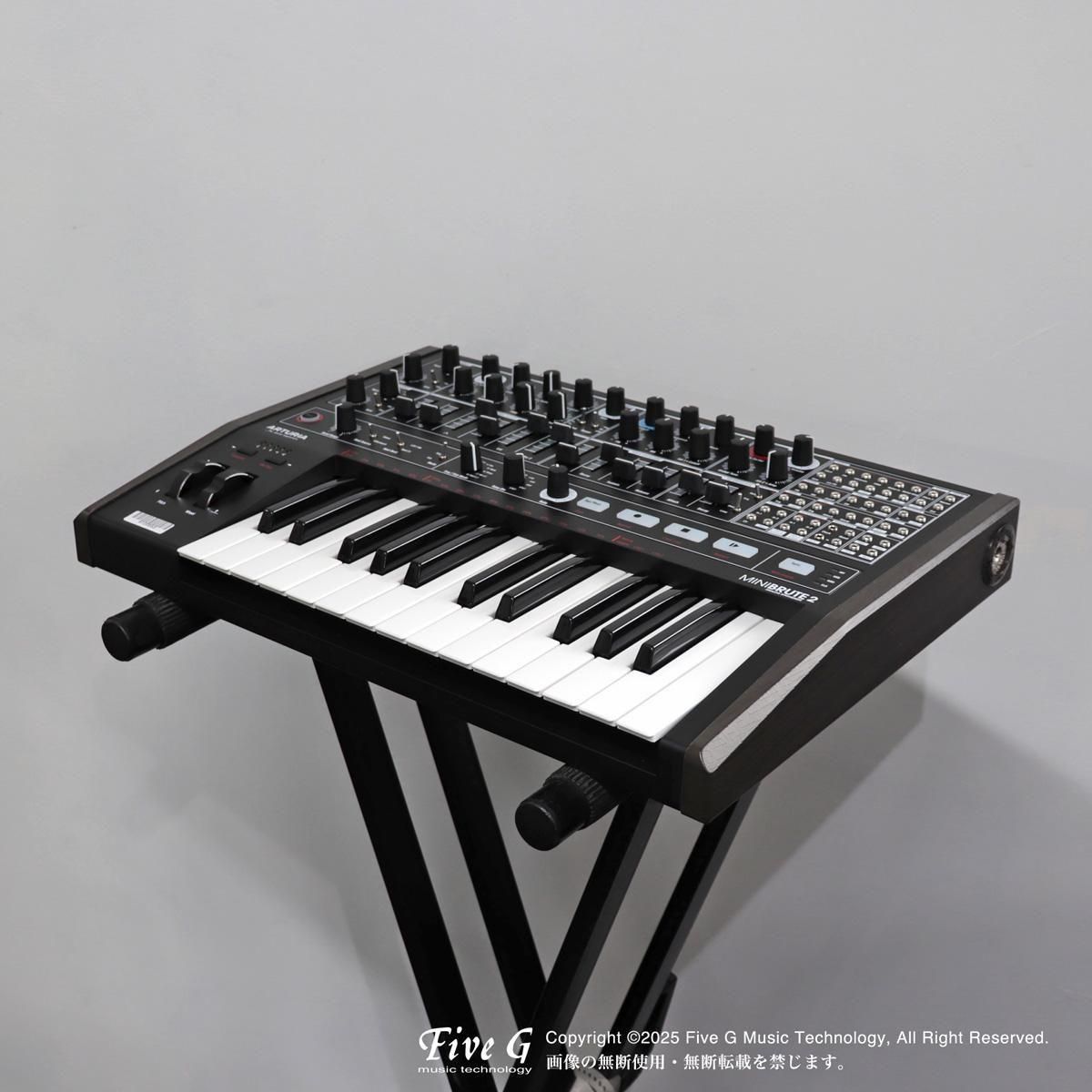 大学 割引 Arturia | MiniBrute 2 | 中古 - Used - シンセサイザー 鍵盤楽器