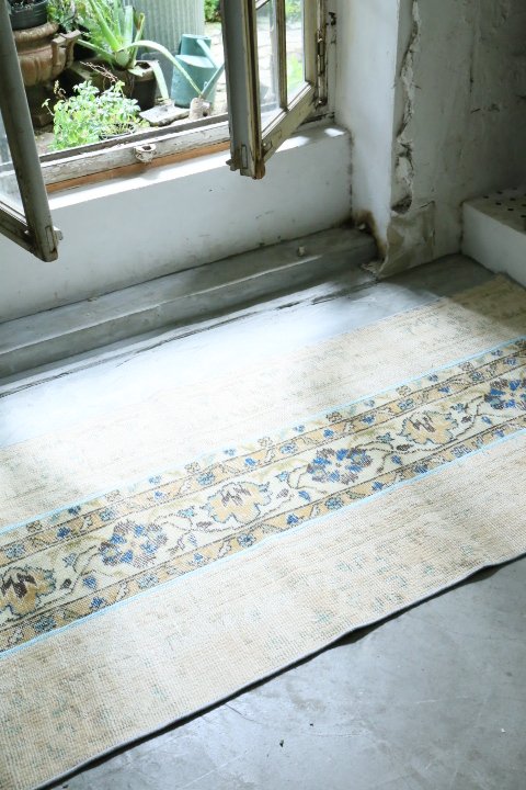 Turkish rug 181190889