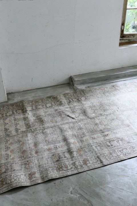 Turkish rug A 181753452