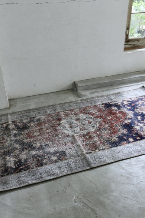 Turkish rug C 181753544
