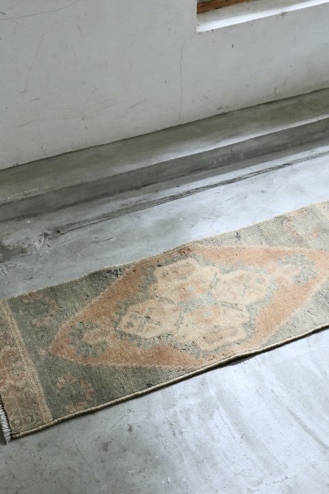 Turkish rug F 181753736