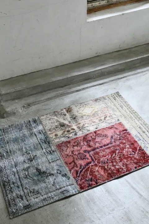 Turkish rug J 181753933
