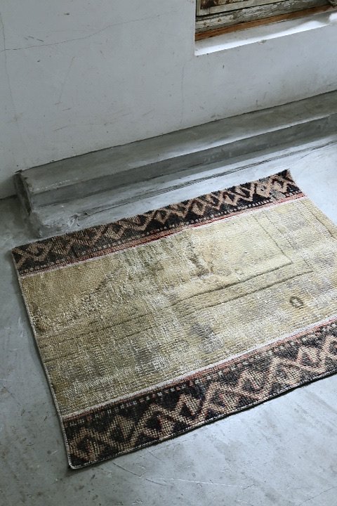 Turkish rug M 181753974