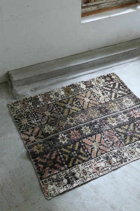 Turkish rug N 181753989