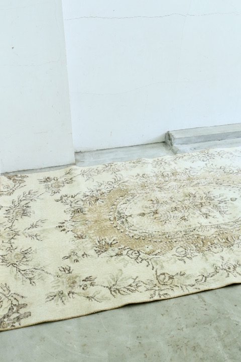 Turkish rug 182233471