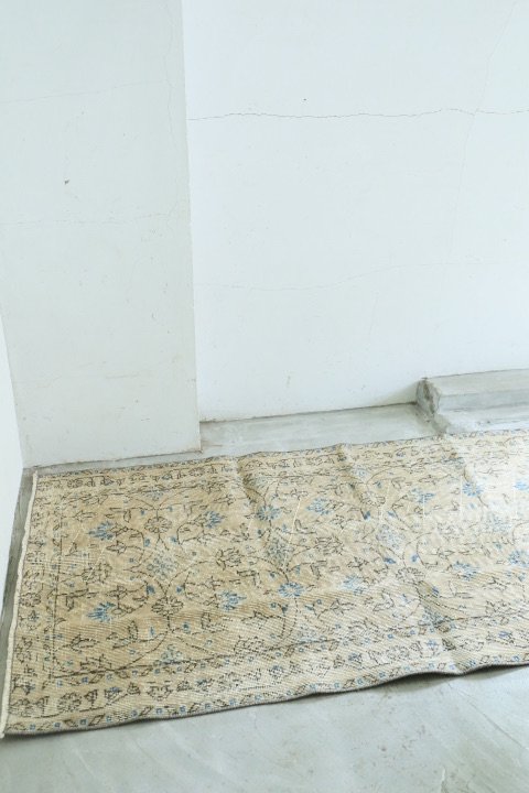 Turkish rug 182233698