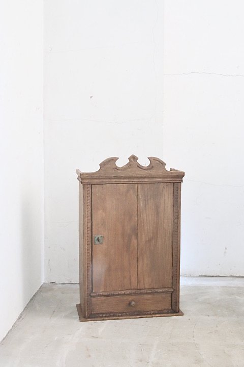 Cabinet 182240092