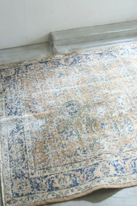 Turkish rug 183295811