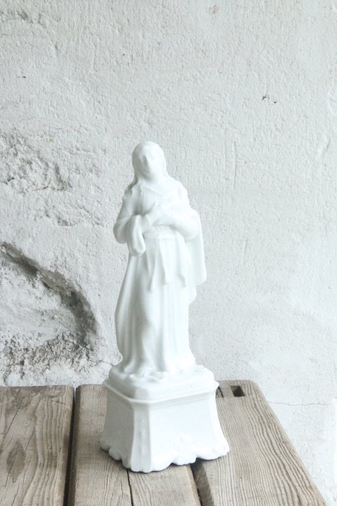 Statue of Mary 183533896