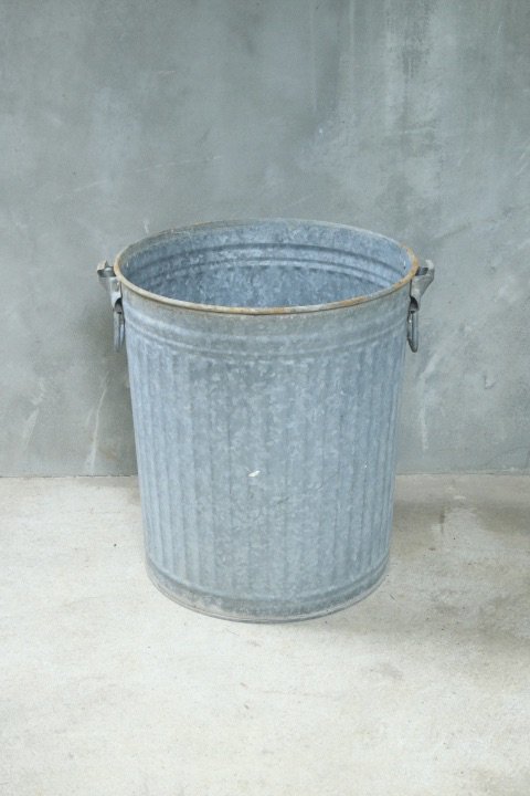 Vintage bucket 183766897