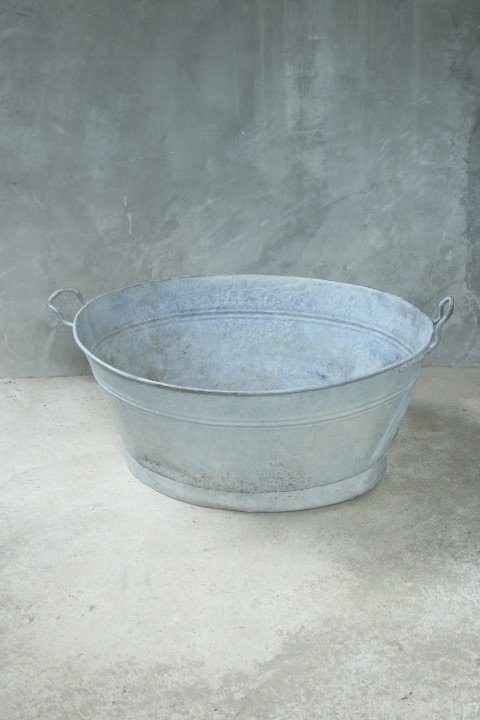 Vintage bucket 183769478