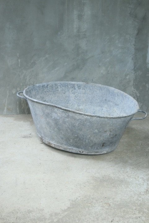 Vintage bucket 183769632