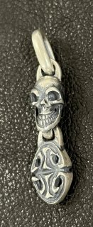 Quarter Skull With Sculpted Oval Pendant [P-263]