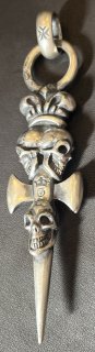 Triple Skull Dagger With Crown Pendant [P-141]