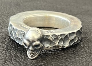 Twelve Small Skull On 6.5mm Wide Side Flat Chiseled Ring Bold [R-185]