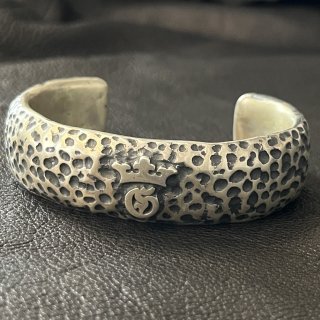 Raised G&Crown With 18mm Heavy Wide Chiseled Bangle [BG-94]