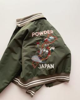 <img class='new_mark_img1' src='https://img.shop-pro.jp/img/new/icons1.gif' style='border:none;display:inline;margin:0px;padding:0px;width:auto;' />POWDER JAPAN JACKET