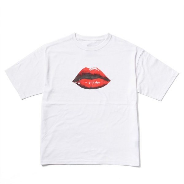 5.6oz loose Fit TeeTHE LIPS