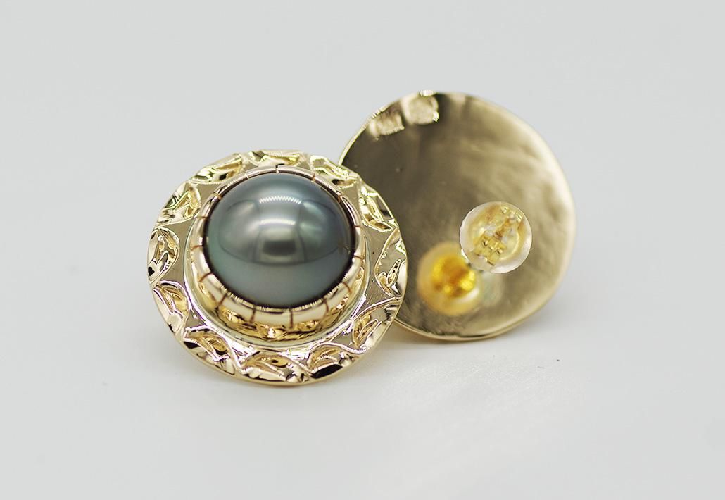 BUTTON タヒチアンパールピアス|イエローゴールド BUTTON タヒチアンパールピアス|イエローゴールド