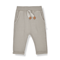 <b>1+in the family</b></br>23aw JORG pants<br>taupe <img class='new_mark_img2' src='https://img.shop-pro.jp/img/new/icons1.gif' style='border:none;display:inline;margin:0px;padding:0px;width:auto;' />