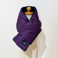 <b>TAION</b><br>23aw REVERSIBLE MOUTAIN DOWN × BOA SCARF<br>D.PURPLE×NAVY <img class='new_mark_img2' src='https://img.shop-pro.jp/img/new/icons1.gif' style='border:none;display:inline;margin:0px;padding:0px;width:auto;' />