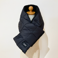 <b>TAION</b><br>23aw REVERSIBLE MOUTAIN DOWN × BOA SCARF<br>BLACK×BLACK <img class='new_mark_img2' src='https://img.shop-pro.jp/img/new/icons1.gif' style='border:none;display:inline;margin:0px;padding:0px;width:auto;' />