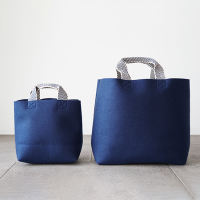 <b>hint hint</b><br>BAG 09<br>8 NAVY <img class='new_mark_img2' src='https://img.shop-pro.jp/img/new/icons1.gif' style='border:none;display:inline;margin:0px;padding:0px;width:auto;' />